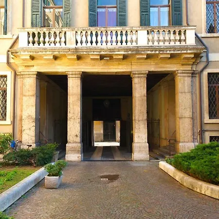 Mercutio Apartment